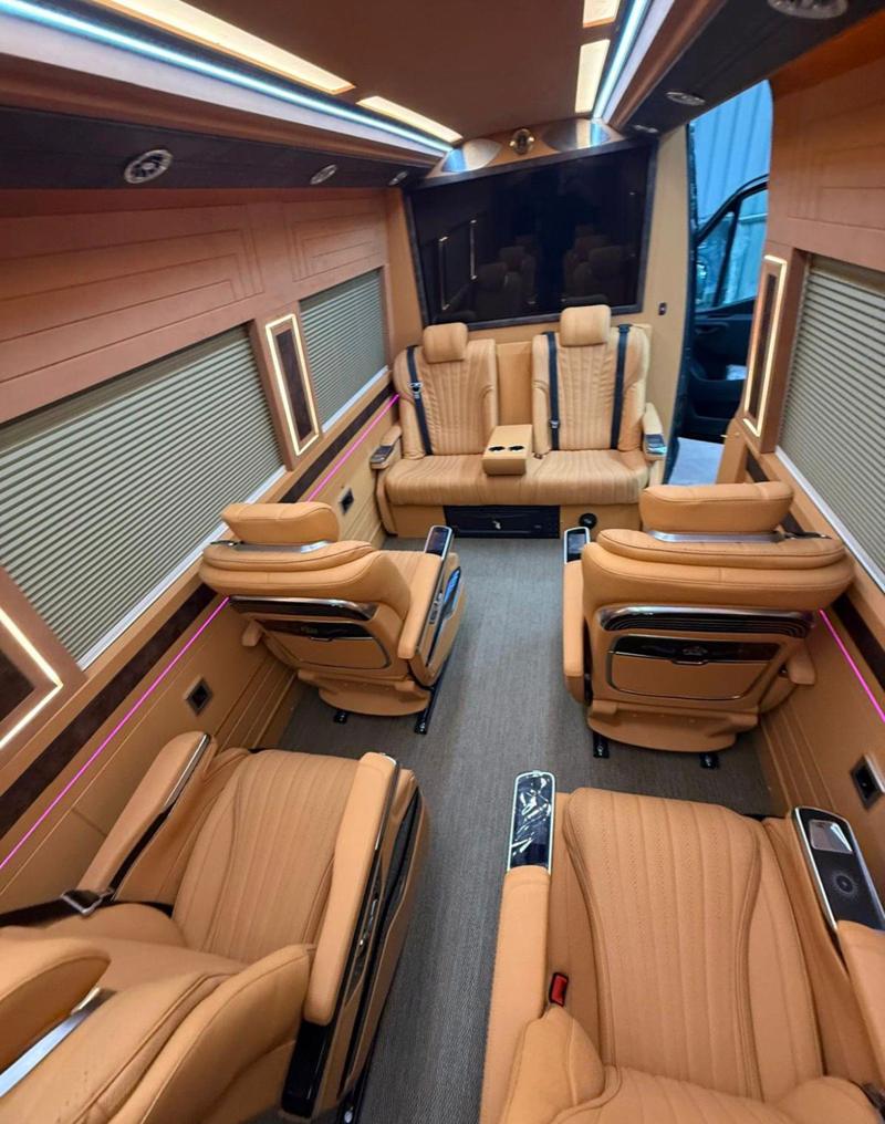 Sprinter VIP: poltronas individuais e porta-copos